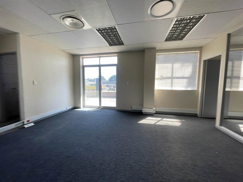 150  m² Commercial space in Milnerton Central photo number 18