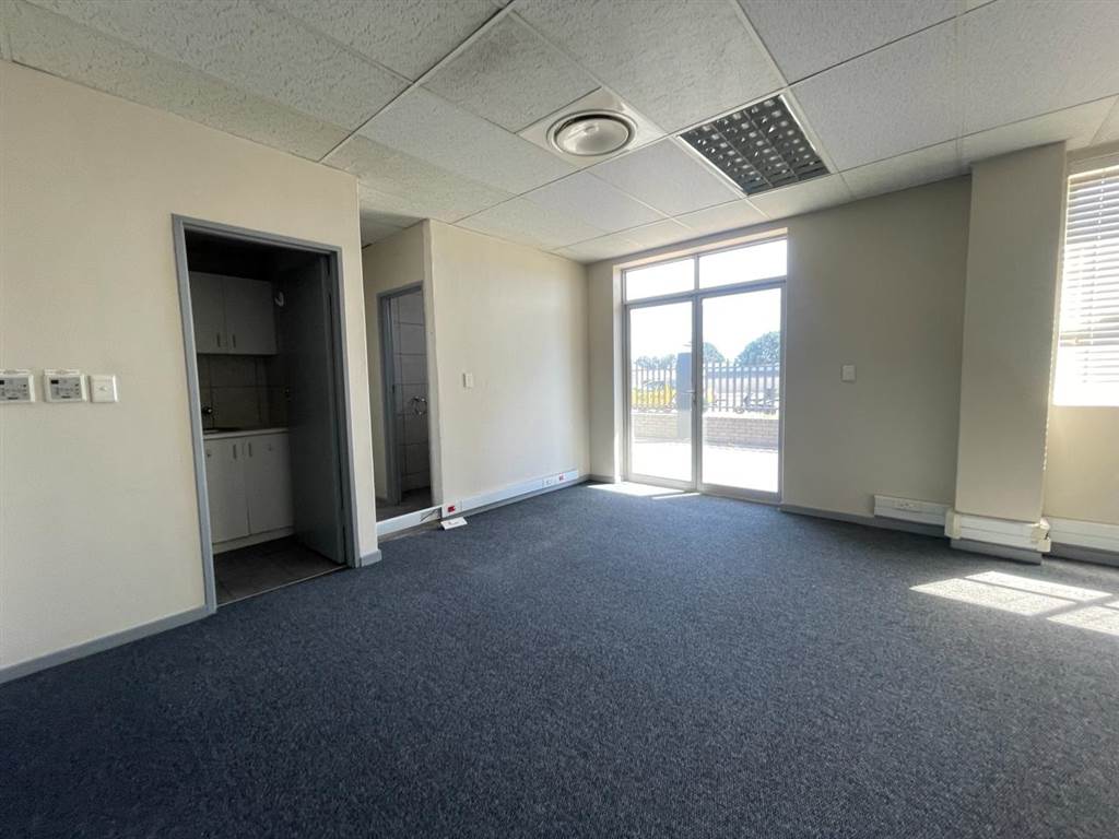 150  m² Commercial space in Milnerton Central photo number 7