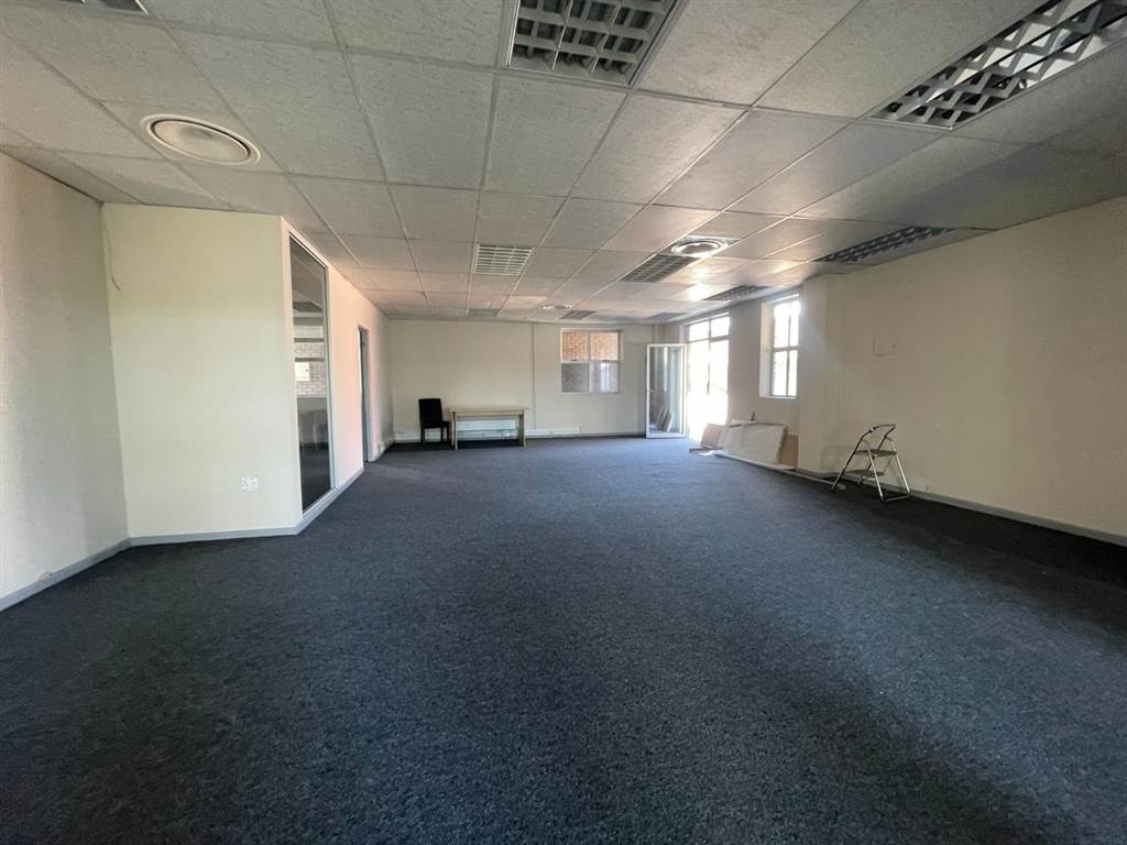 150  m² Commercial space in Milnerton Central photo number 11