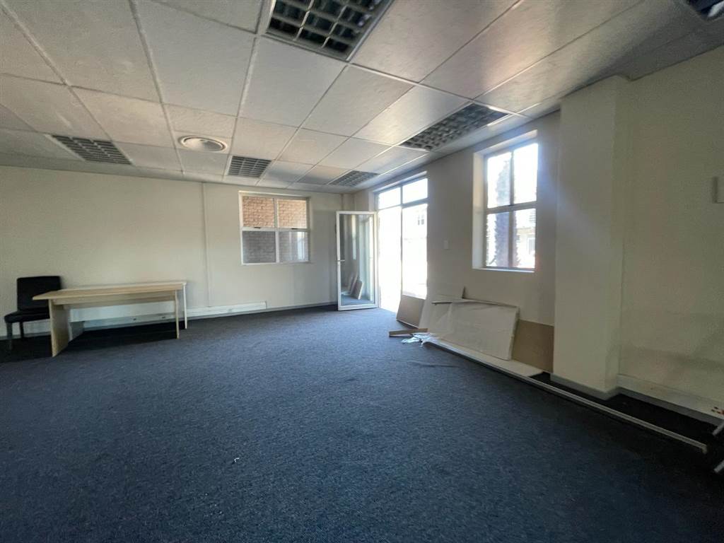 150  m² Commercial space in Milnerton Central photo number 13