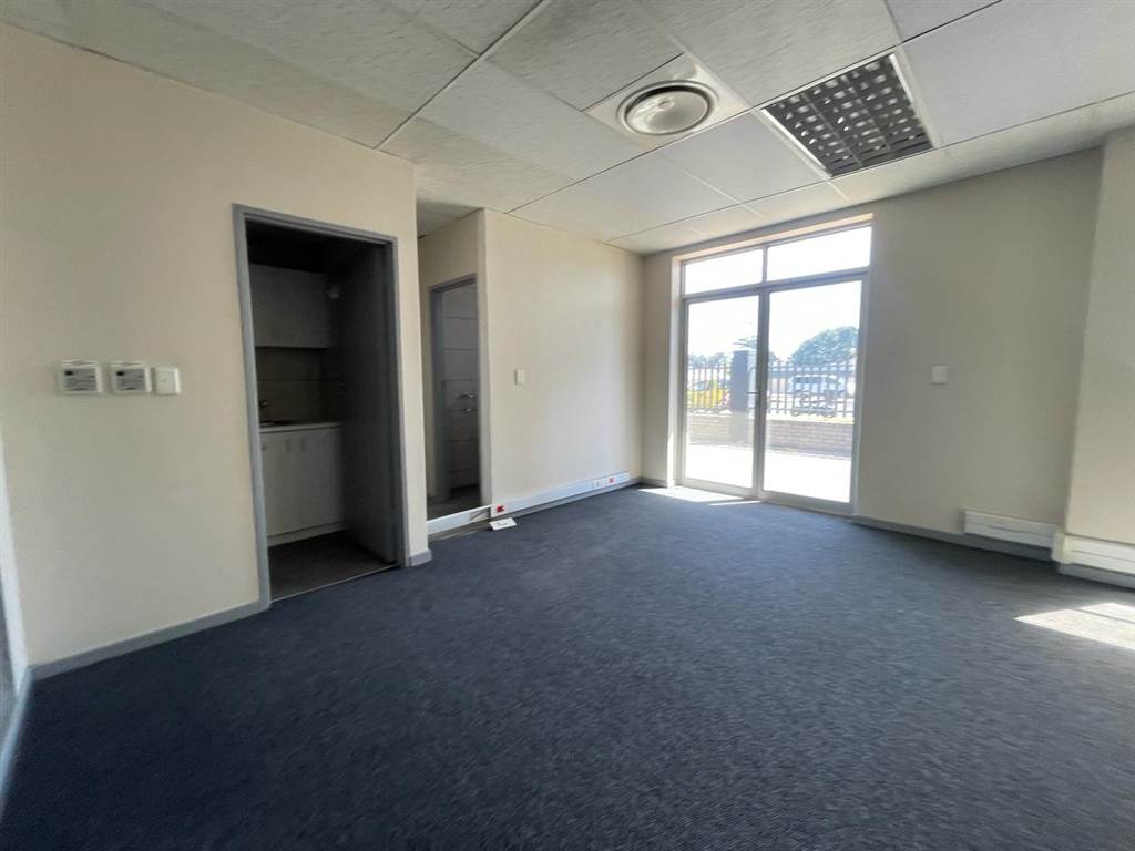 150  m² Commercial space in Milnerton Central photo number 17