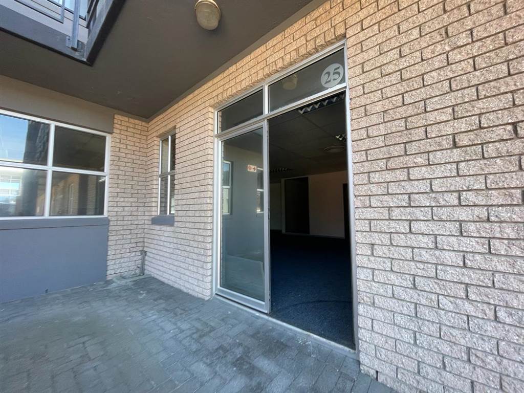 150  m² Commercial space in Milnerton Central photo number 20