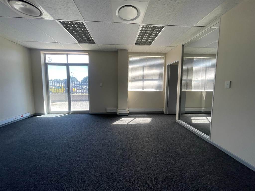 150  m² Commercial space in Milnerton Central photo number 21