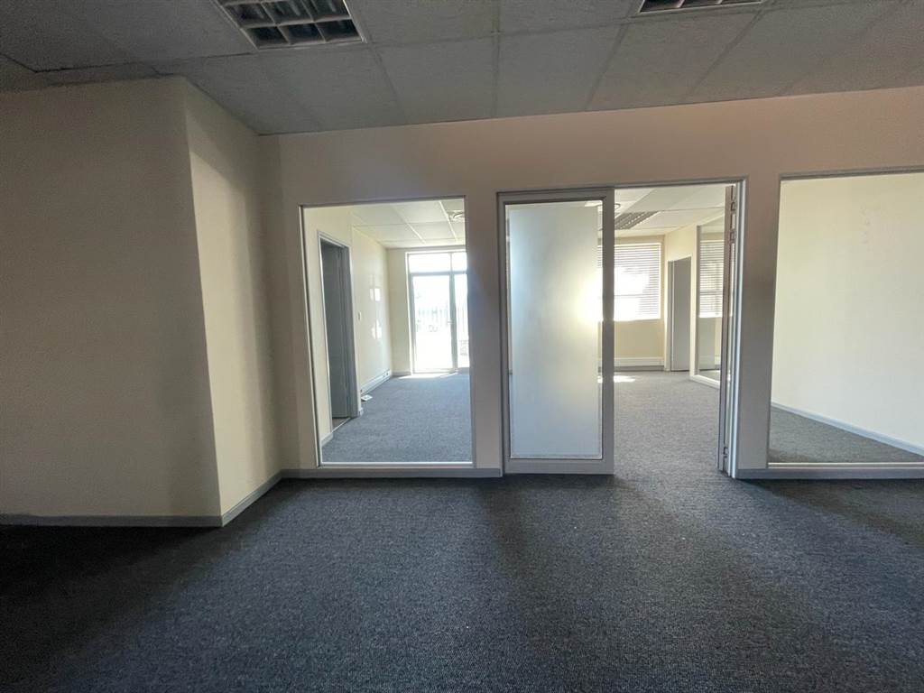 150  m² Commercial space in Milnerton Central photo number 15