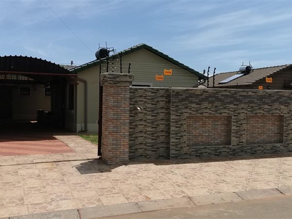 5 Bed House in Protea Glen