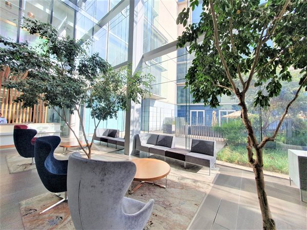 893  m² Office Space in Sandown