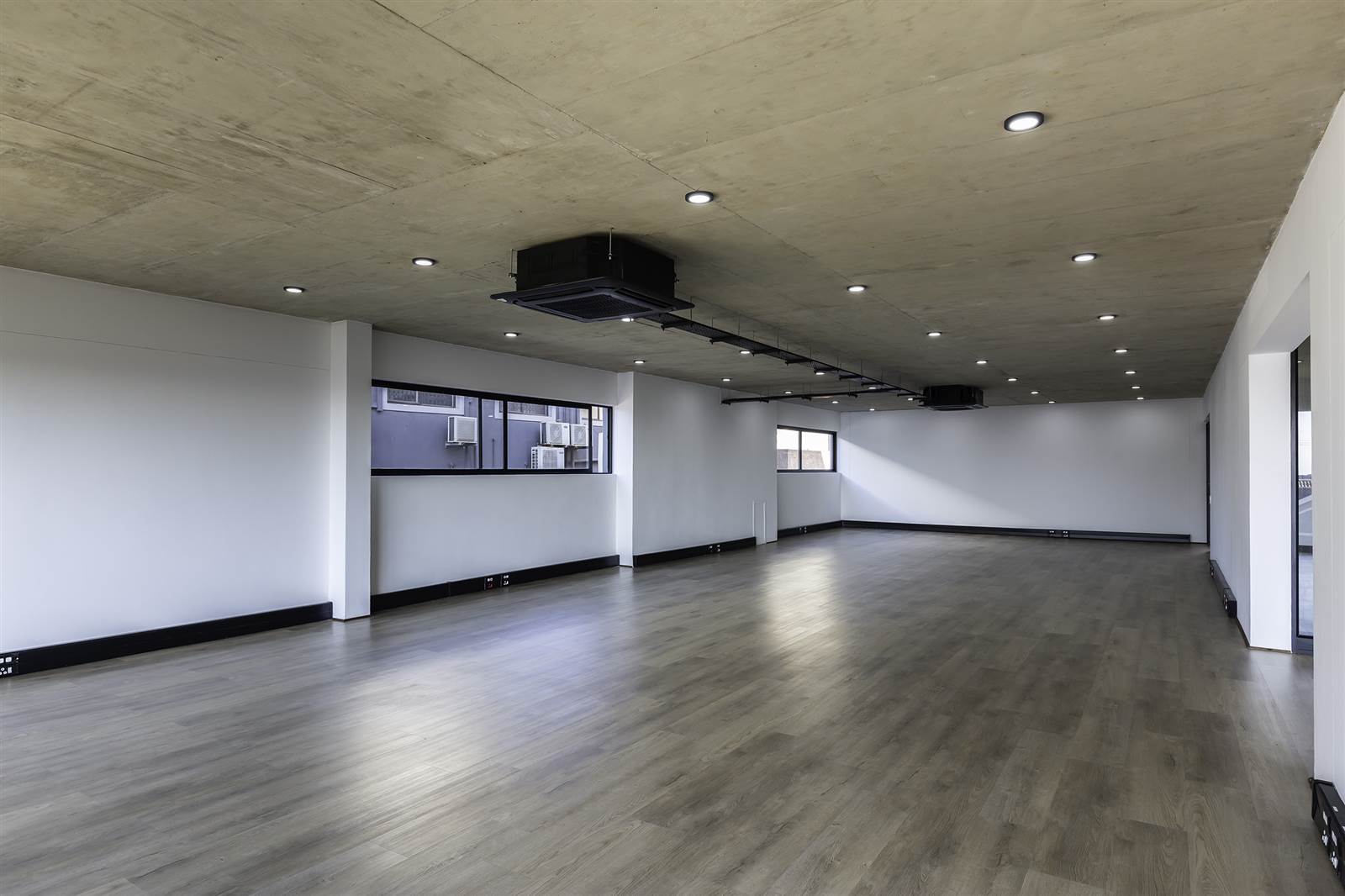 242  m² Commercial space in Durban North photo number 9