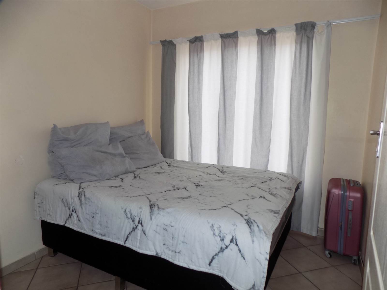 2 Bed Apartment in Randfontein Central photo number 8