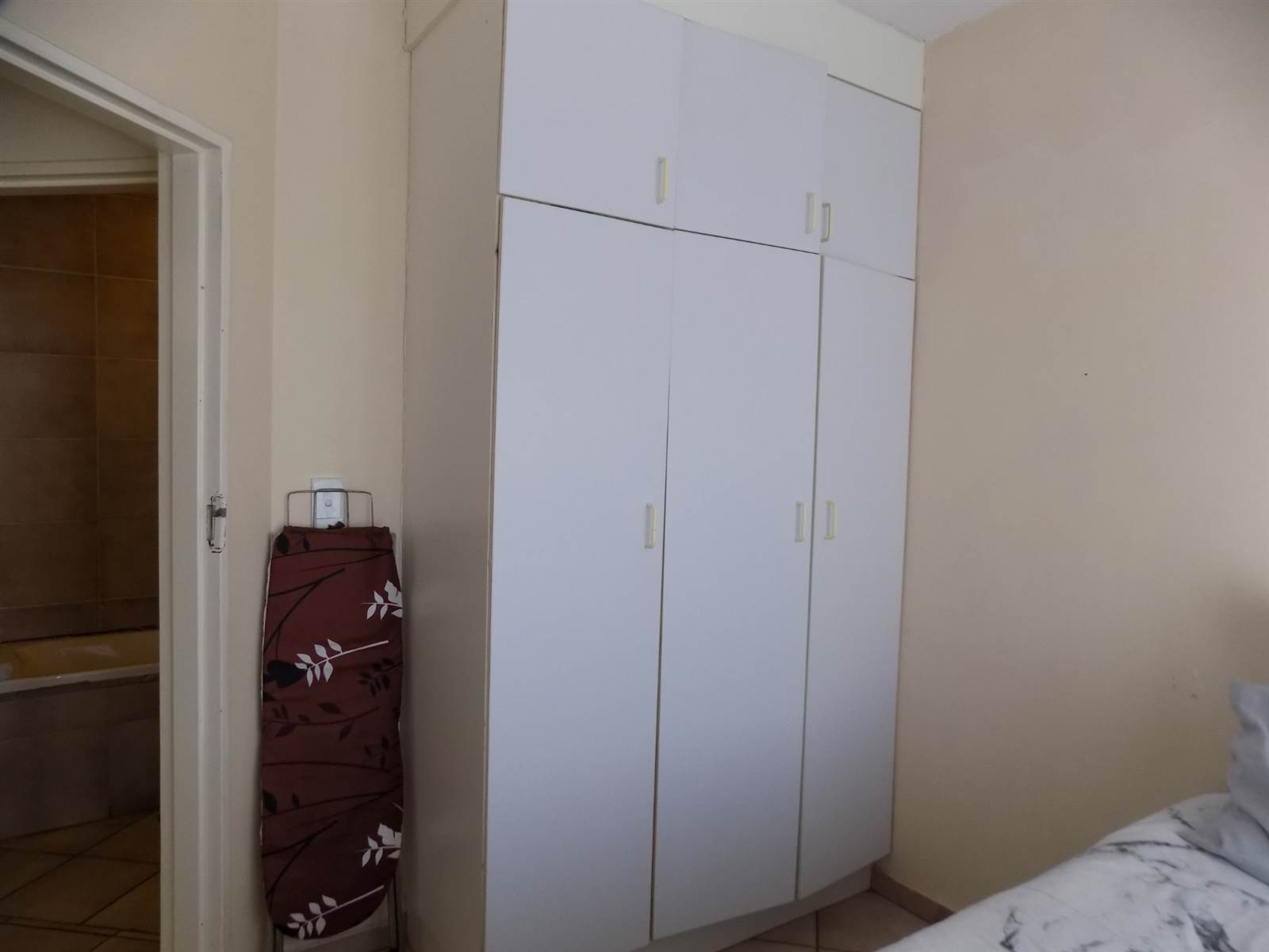2 Bed Apartment in Randfontein Central photo number 9