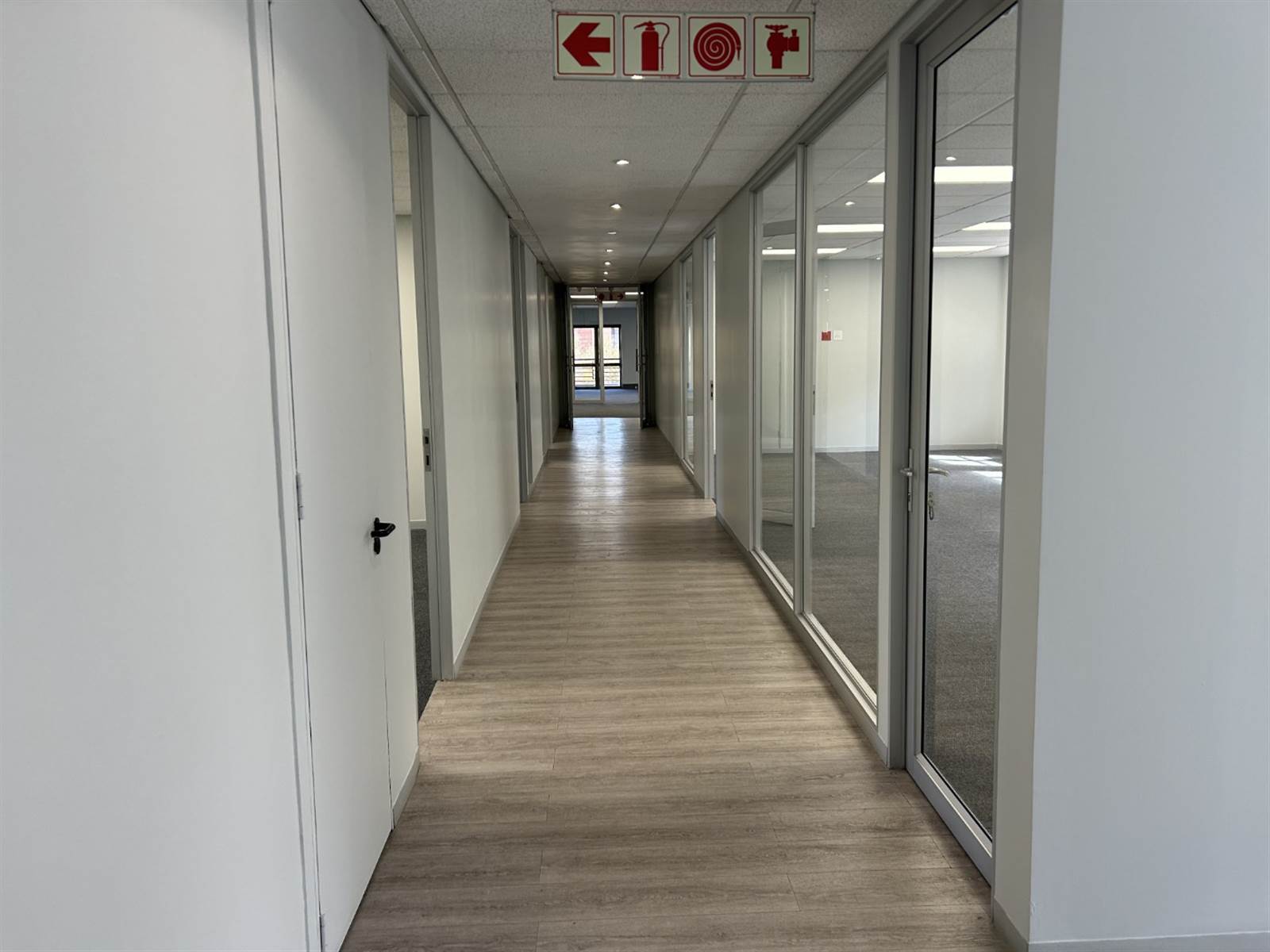 843  m² Commercial space in Woodmead photo number 3