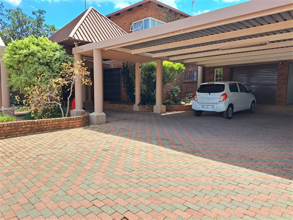 4 Bed House in Sterpark