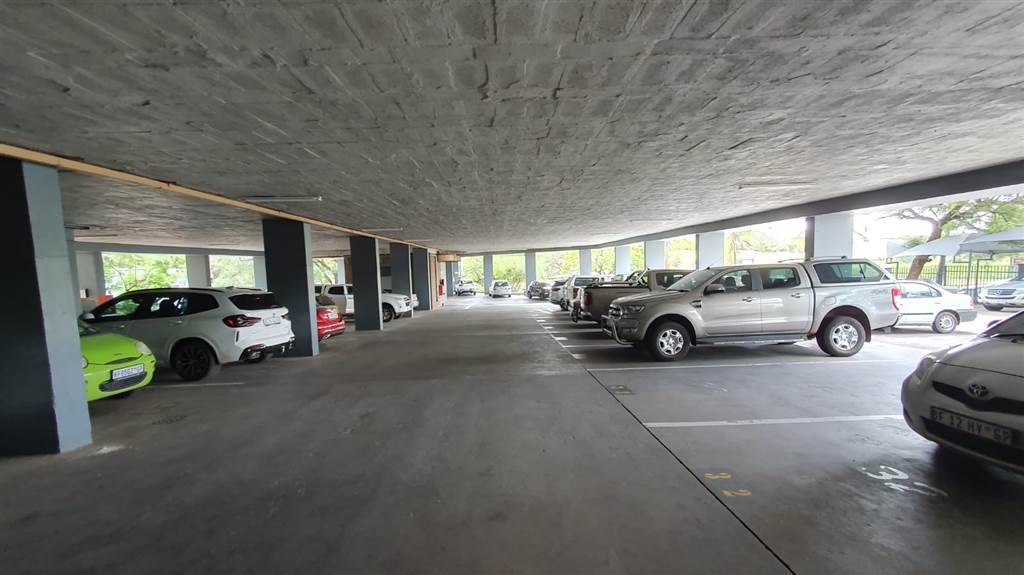 70  m² Commercial space in Lynnwood photo number 15