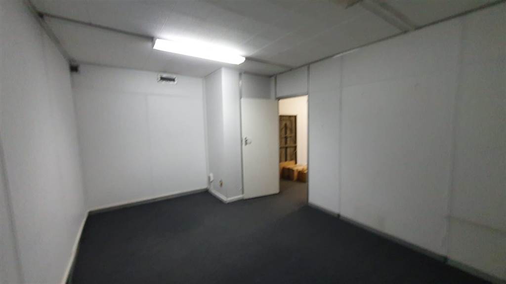 70  m² Commercial space in Lynnwood photo number 6