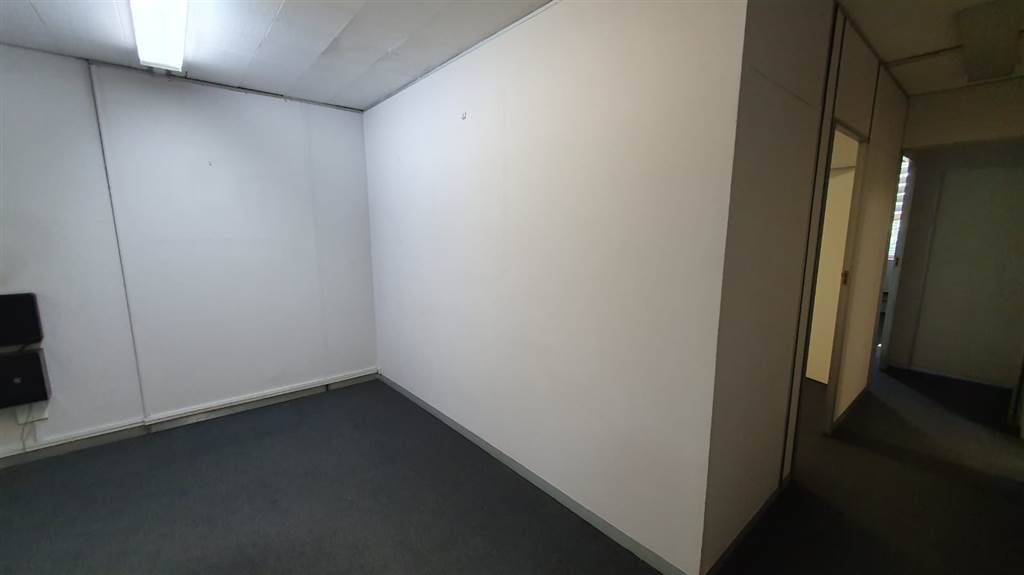 70  m² Commercial space in Lynnwood photo number 10