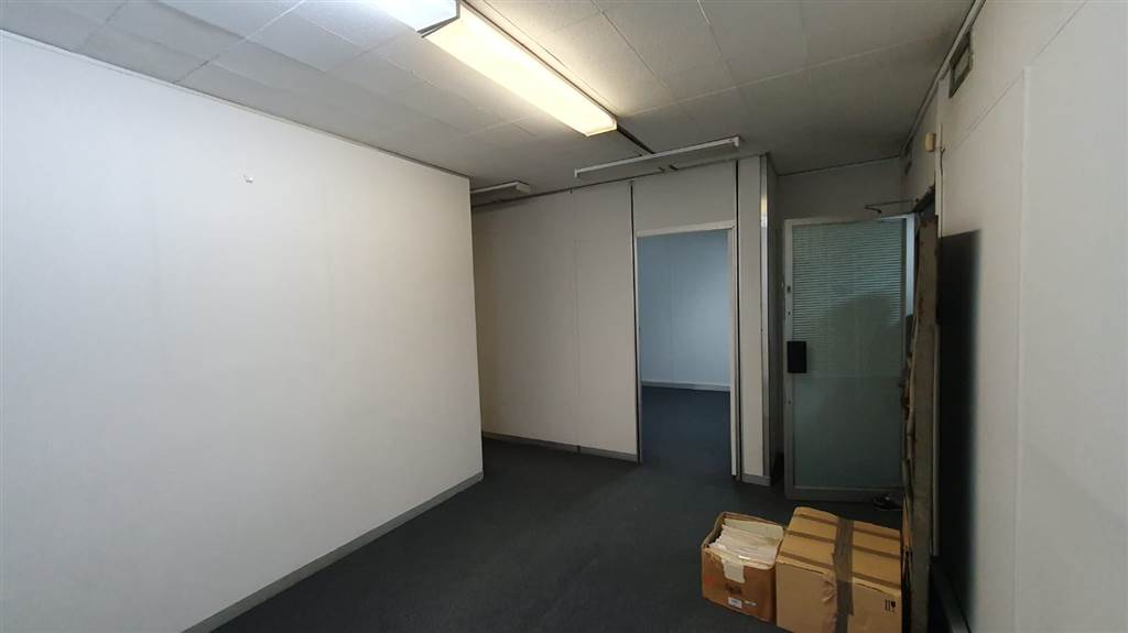 70  m² Commercial space in Lynnwood photo number 9