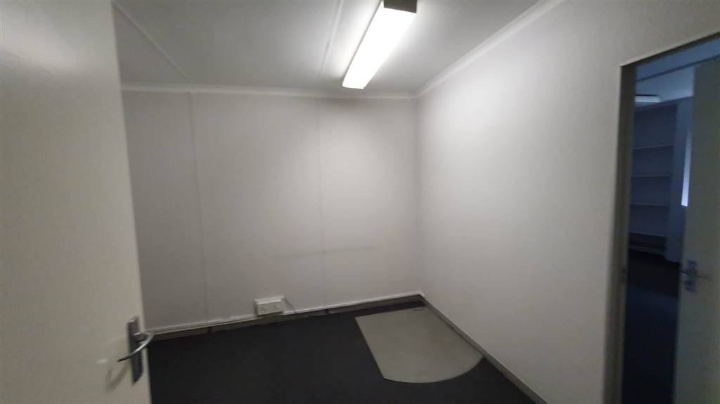 70  m² Commercial space in Lynnwood photo number 12