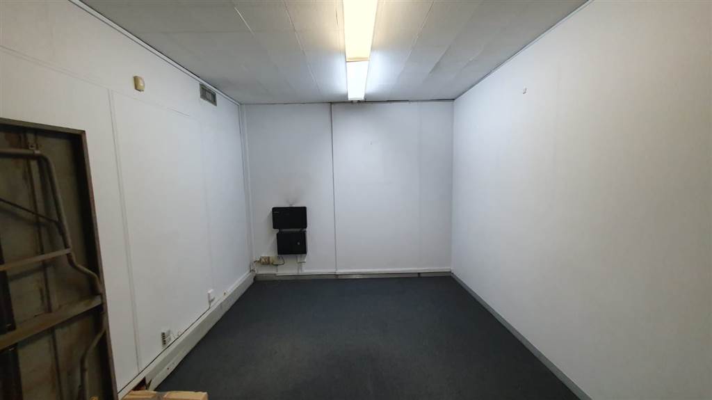 70  m² Commercial space in Lynnwood photo number 13