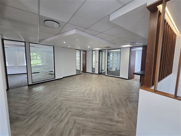 351  m² Commercial space