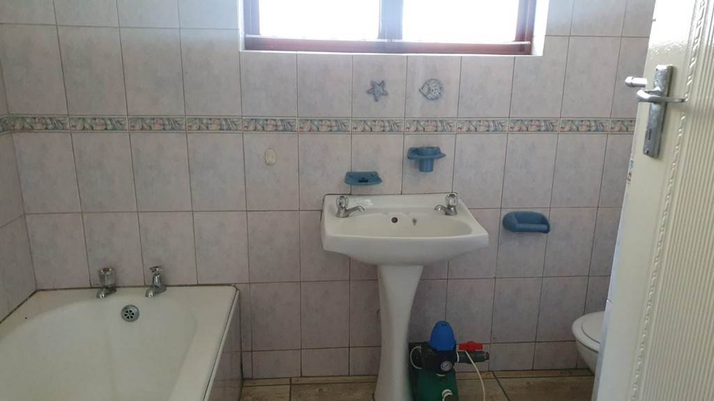 3 Bed House in Umtentweni photo number 26