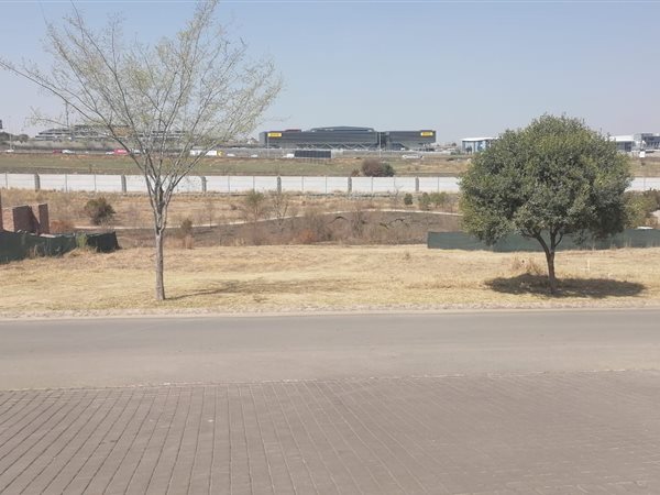 1102 m² Land available in Waterfall Country Estate