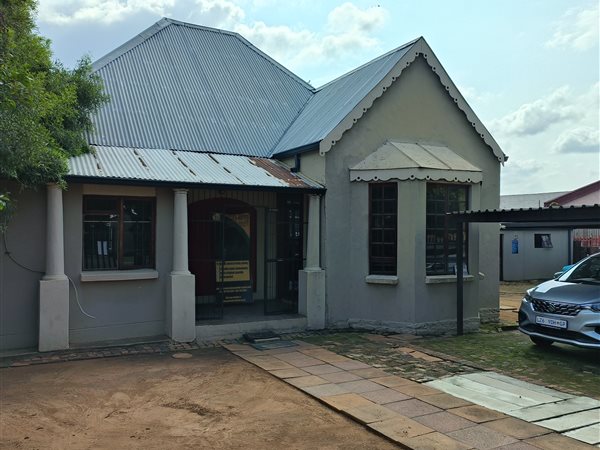 462  m² Commercial space