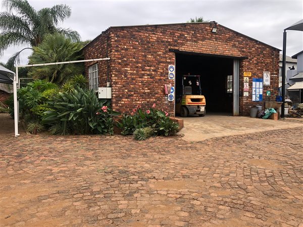 770  m² Commercial space in Hartbeespoort Dam