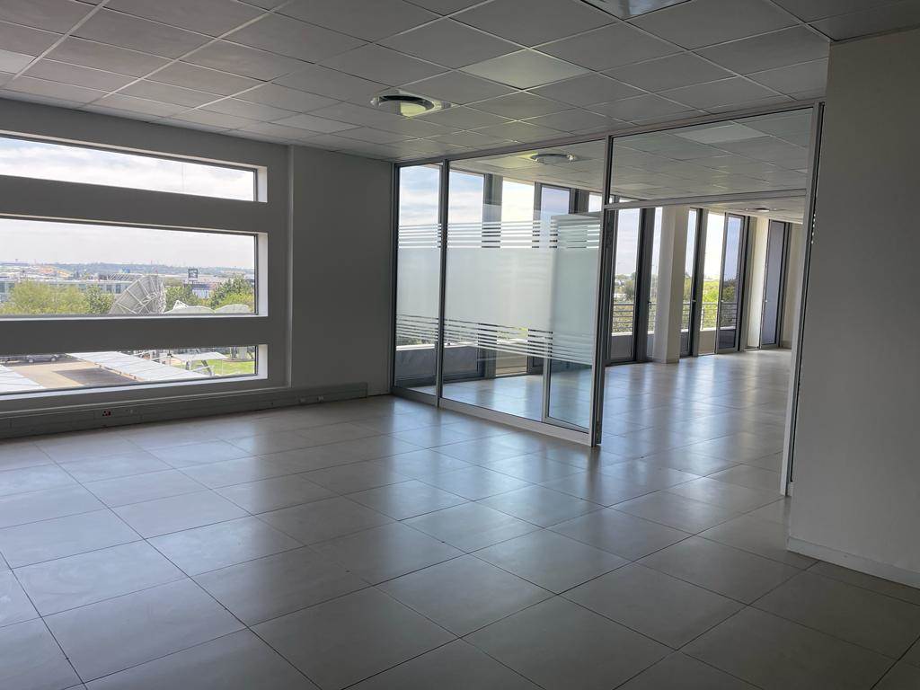 253.3  m² Commercial space in Carlswald photo number 10