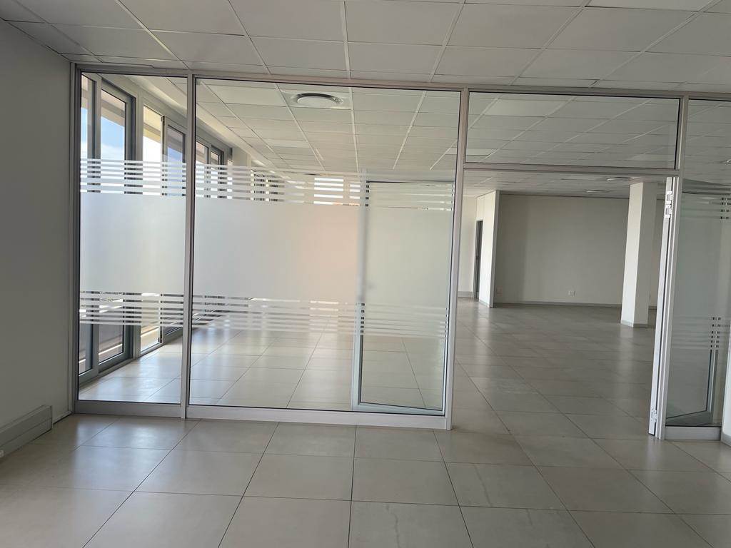253.3  m² Commercial space in Carlswald photo number 12