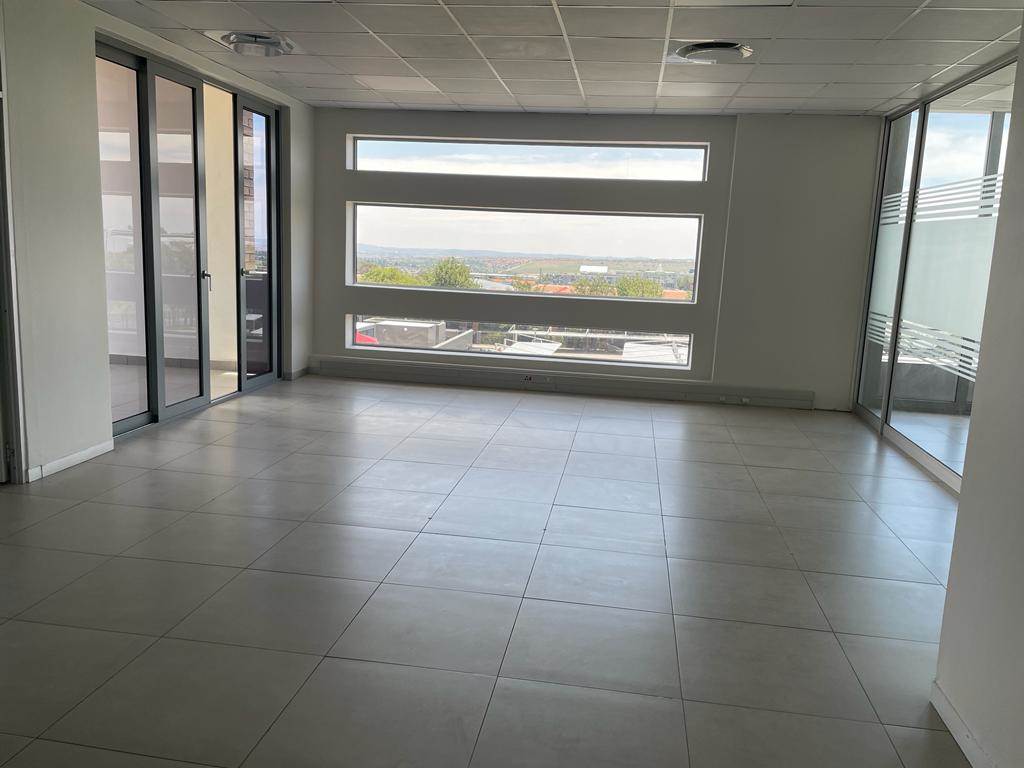 253.3  m² Commercial space in Carlswald photo number 6