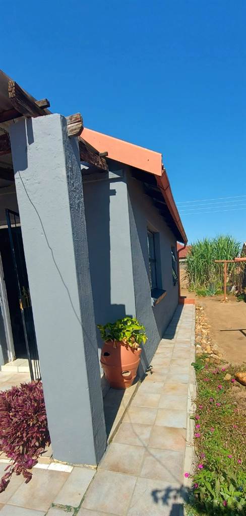 3 Bed House in Mmabatho unit 13 photo number 7