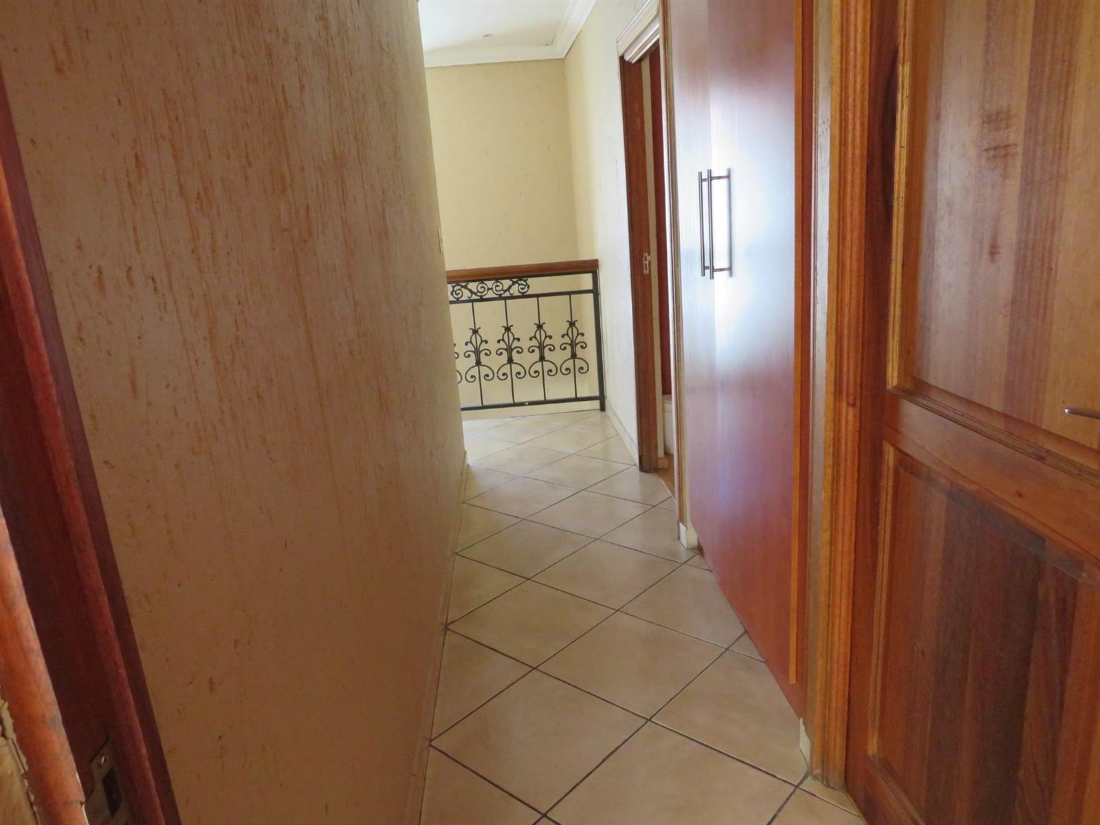 3 Bed Townhouse in Vanderbijlpark SE2 photo number 11