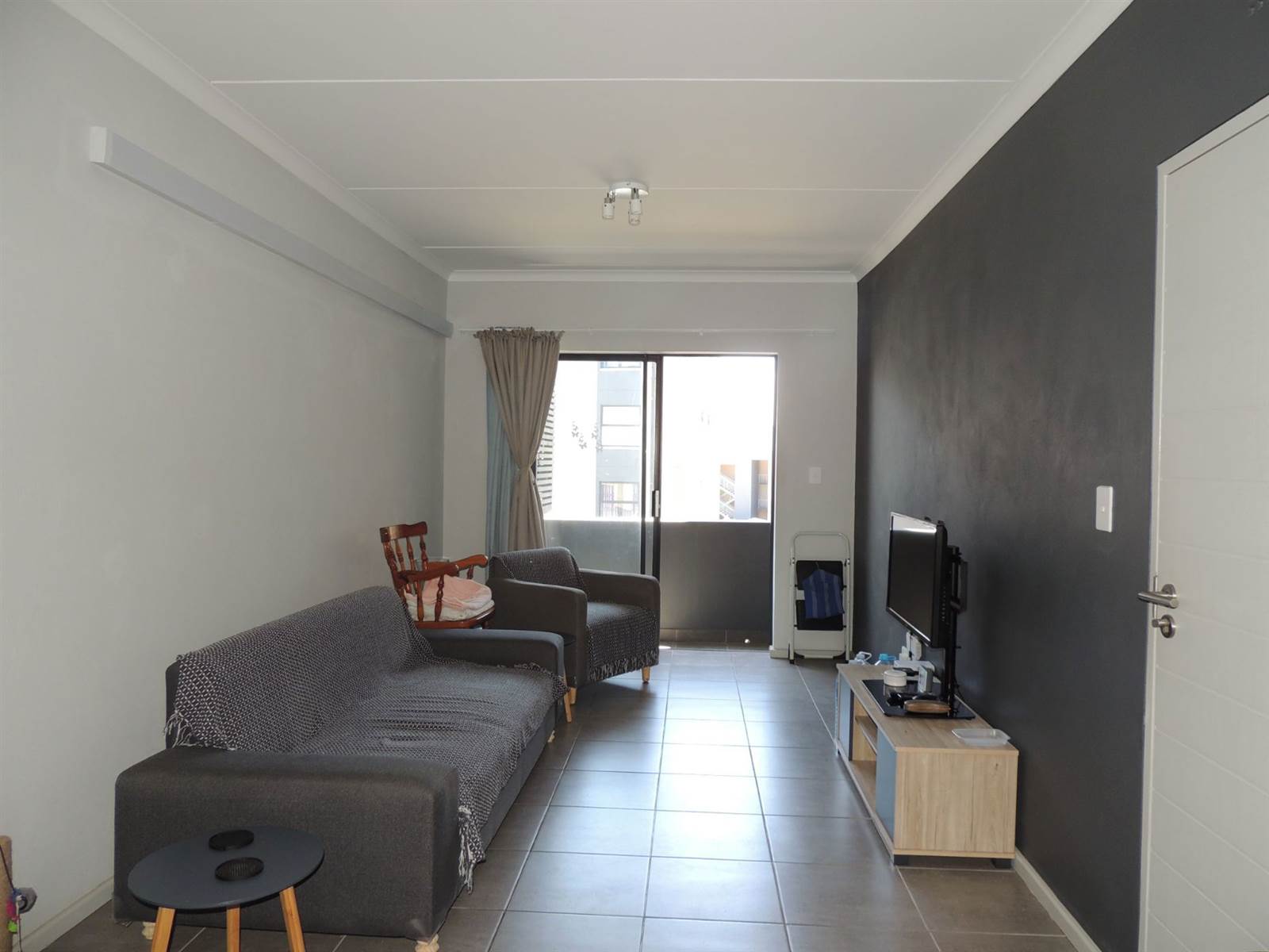 2 Bed Apartment in Umbogintwini photo number 8