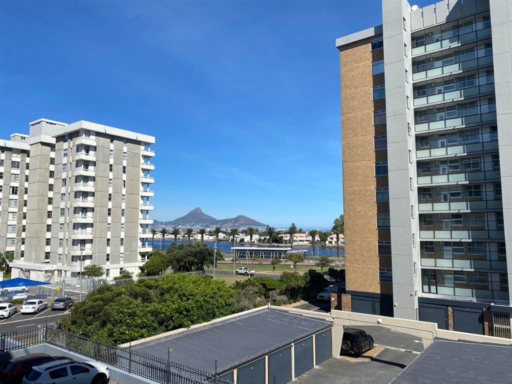 2 Bed Apartment in Milnerton Central photo number 25