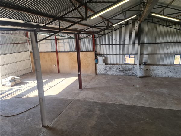 370 m² Industrial space 370 m² Industrial space