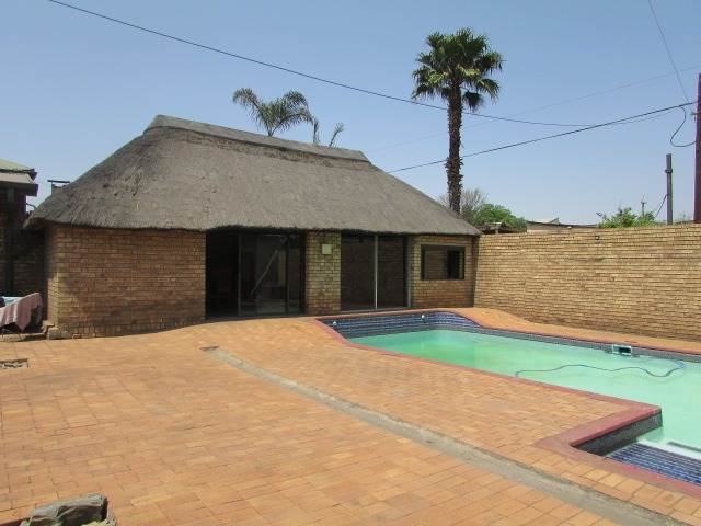 5 Bed House in Brenthurst photo number 12