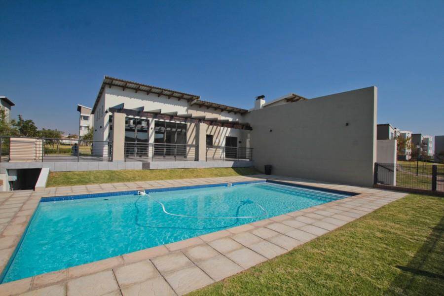 1 Bed Apartment in Fourways photo number 13