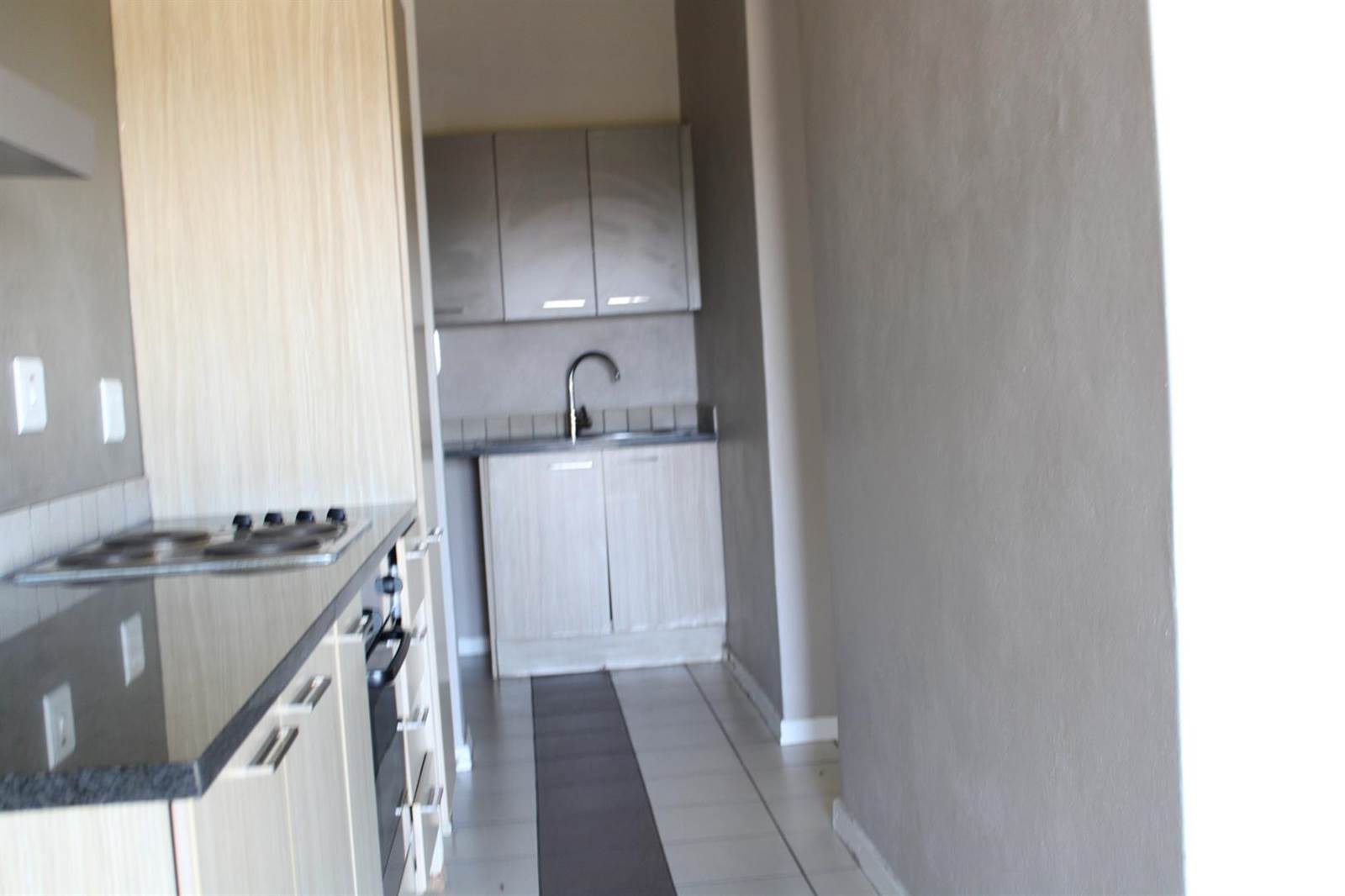 1 Bed Apartment in Fourways photo number 14