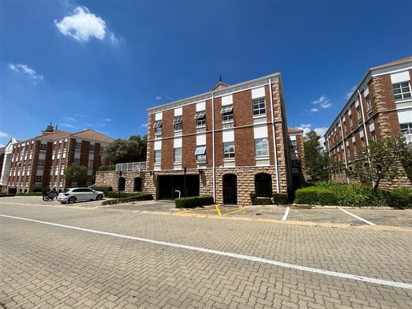 687  m² Commercial space in Fourways