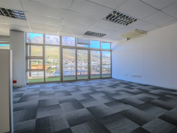 902  m² Office Space
