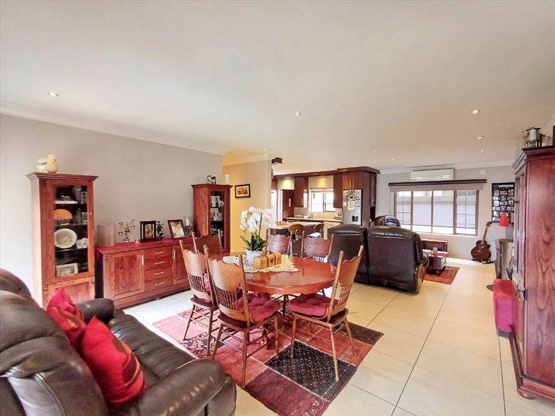 4 Bed Townhouse in Glen Marais photo number 7