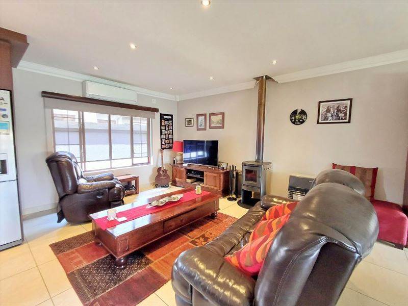 4 Bed Townhouse in Glen Marais photo number 4