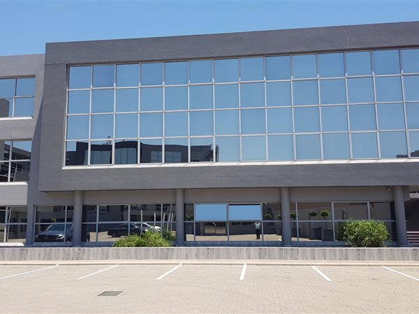 749  m² Office Space