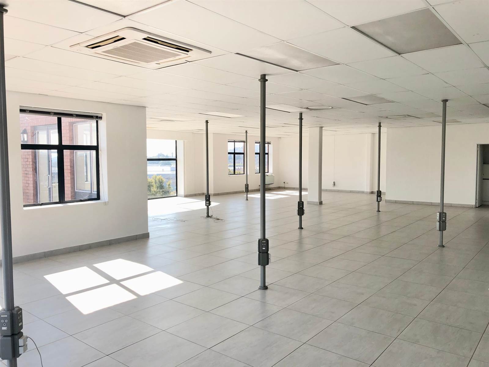 500  m² Office Space in Cresta photo number 8