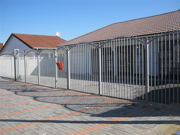 280  m² Commercial space