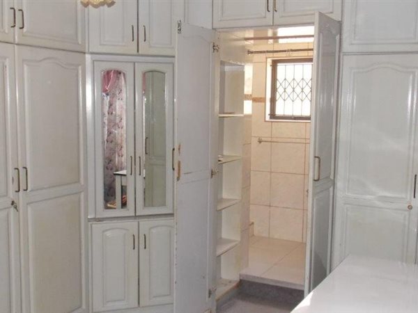 4 Bedroom House 4 Bedroom House