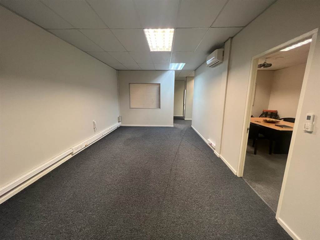 94  m² Commercial space in Tableview photo number 4