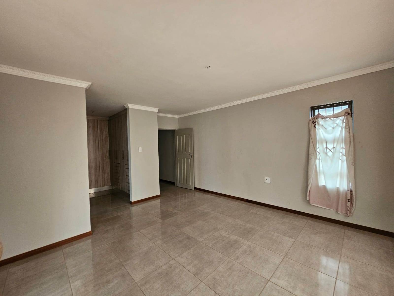 4 Bed House in Serala View photo number 7