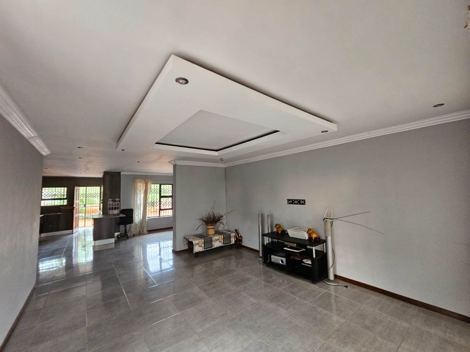 4 Bed House in Serala View photo number 4