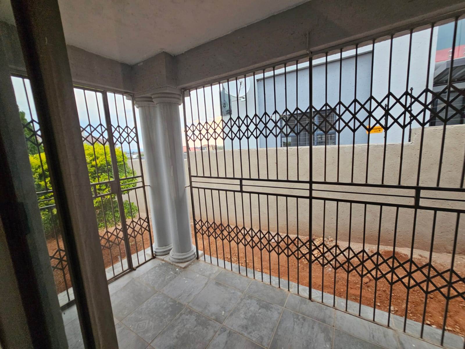 4 Bed House in Serala View photo number 18