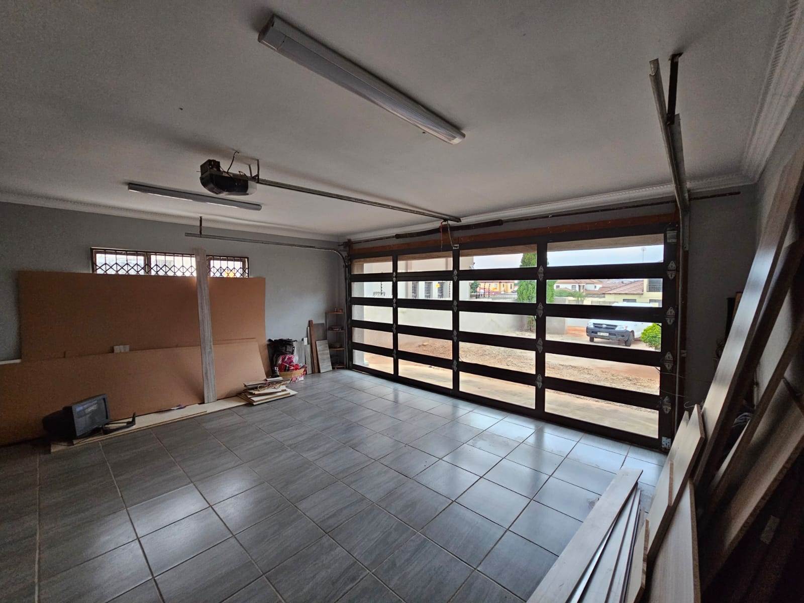 4 Bed House in Serala View photo number 20